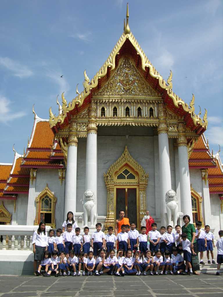 Bangkok 02 03 Wat Benchamabophit Marble Wat Student Photo A monk led a tour of young students around the Wat Benchamabophit complex. They then posed for their group photo. Cute.